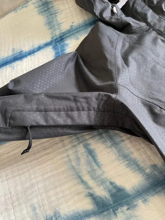 The North Face Gray Dot Print Hooded Rain Shell Jacket - Picture 5 of 17